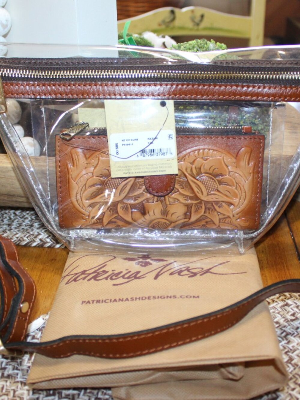 NWT Patricia Nash Tinchi crossbody & tooled wallet set. NICE!